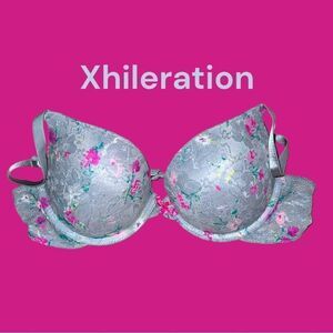 Xhileration cute gray bra with gray lace and flowers overlay.